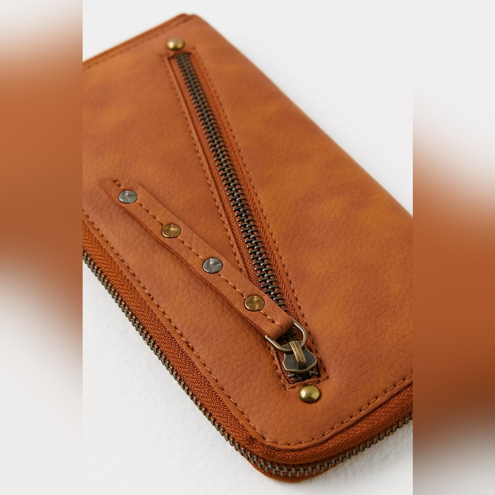 Free People Distressed Brown Vegan Leather Wallet – NWT - Picture 2 of 5